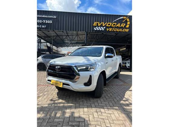 TOYOTA HILUX 2.8 D-4D TURBO DIESEL CD SRX 4X4 AUTOMÁTICO